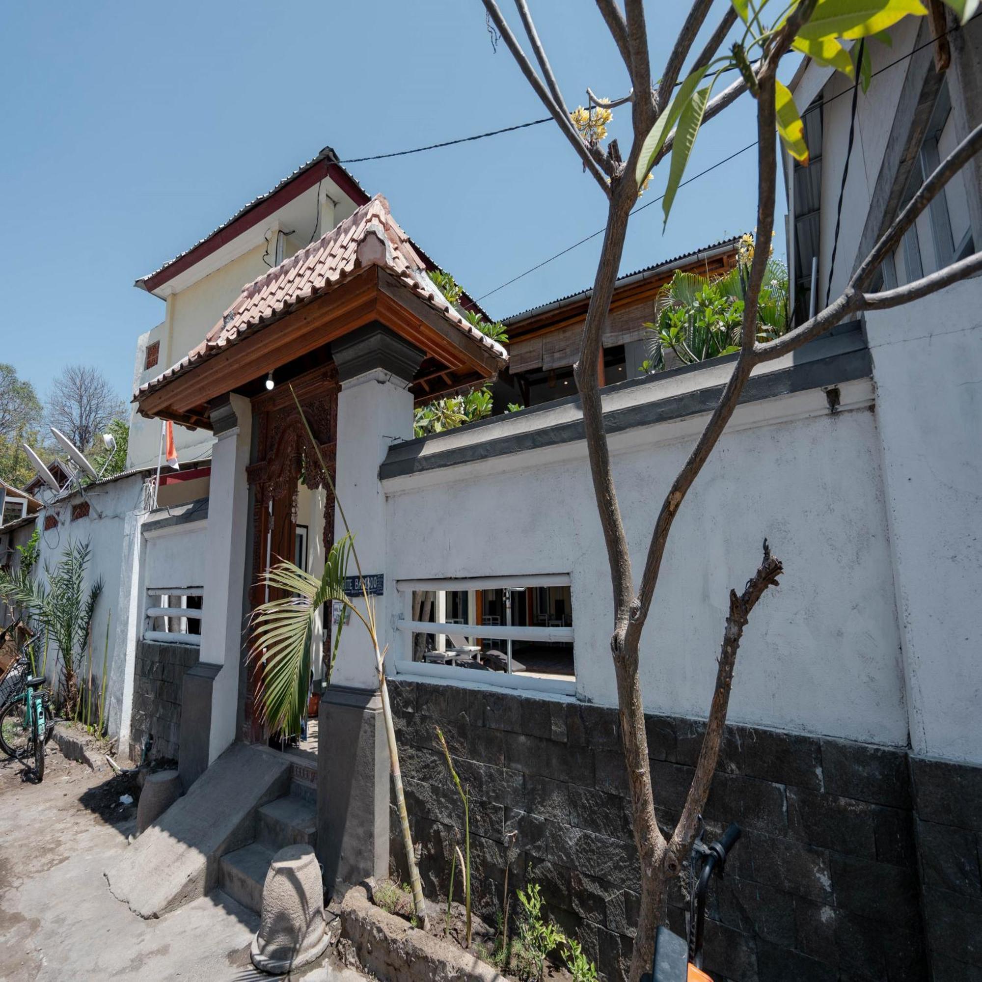 Gili White Bamboo Resort 길리트라왕안 외부 사진